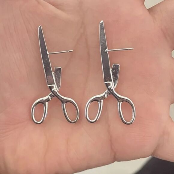 Metallic Scissors Gothic Vintage Look Earrings - Picture 1 of 5